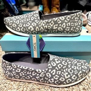 Toms shoes - women's 11 - Grey painted leopard